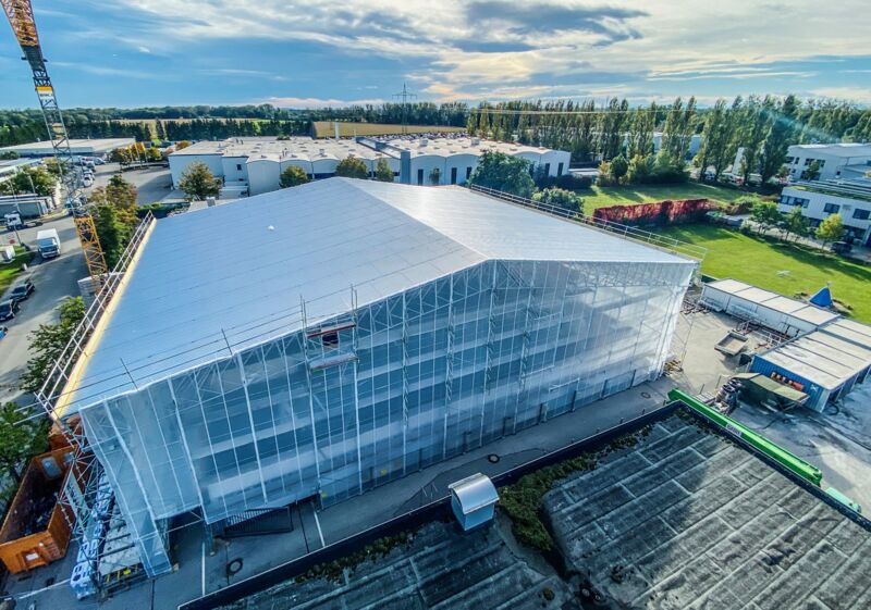MULTI-ROOF weather protection roof without anchoring for day care centre